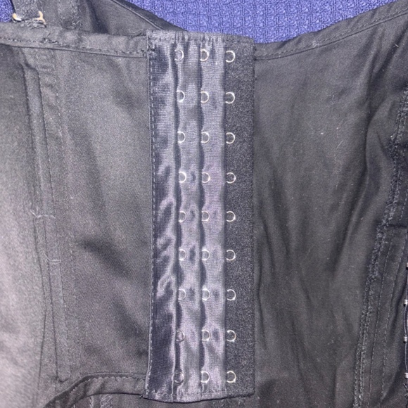 hot topic cropped corset top ring details adjustable size mallgoth emo y2k - Picture 2 of 3